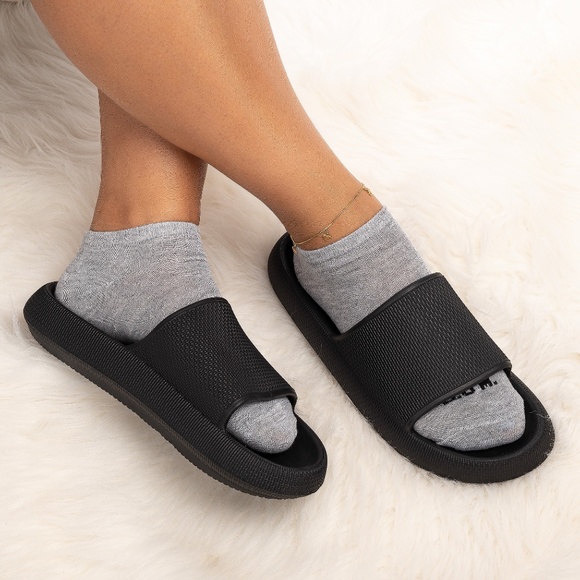 Black Cloud Slides Slipper Sandals Size 11 - Picture 2 of 2